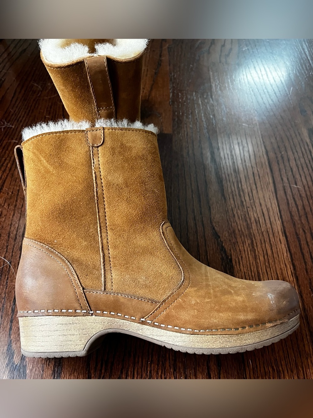 Dansko Tan Suede Clog Booties Shearling-Lined Ankle Boots size 40